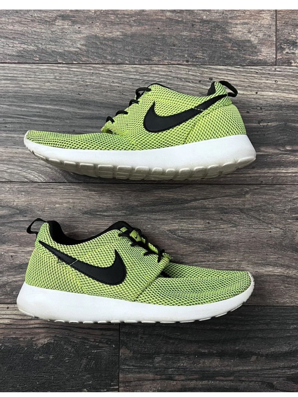 Nike Roshe One GS Youth Size 7Y Volt Yellow Shoes